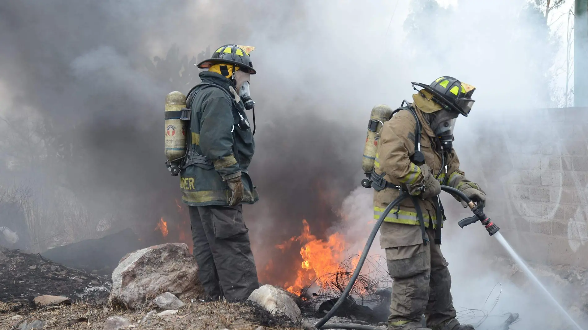 16 AABRIL. Los bomberos